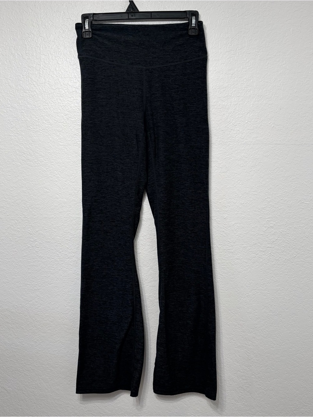 Fabletics woman gray Flare Leggings size S casual sporty phone pocket trendy